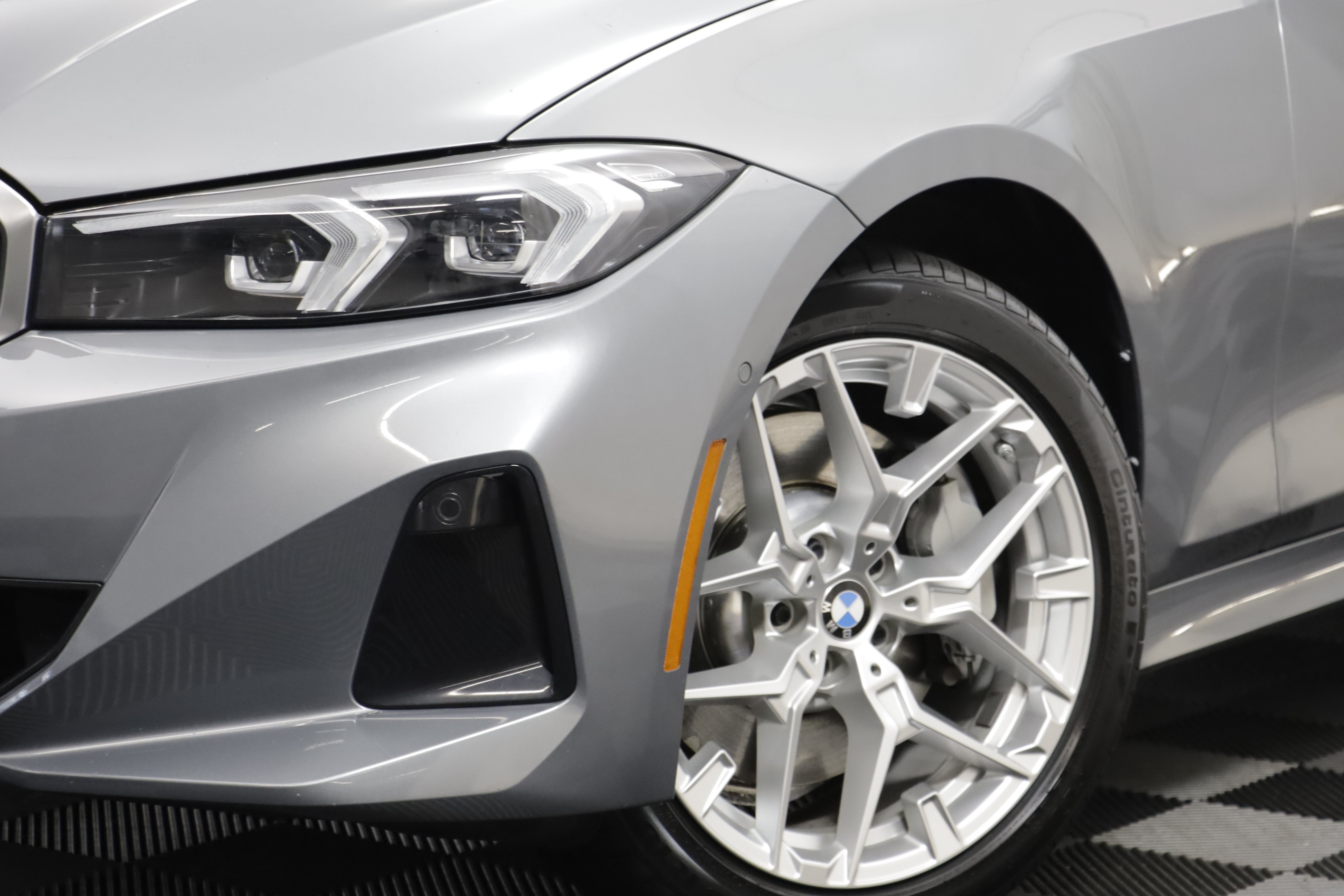 Used 2025 BMW 330i xDrive Sedan AWD/4WD image 3