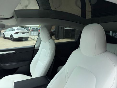 Used 2023 Tesla Model Y Long Range AWD/4WD image 28