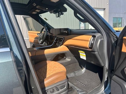 Certified 2025 Nissan Armada Platinum Reserve AWD/4WD image 31
