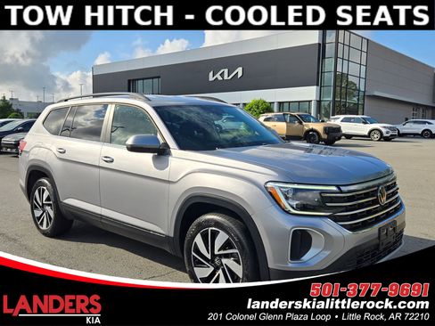 Used 2024 Volkswagen Atlas SE FWD image 1