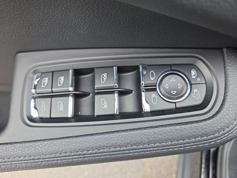 Used 2021 Porsche Macan AWD/4WD image 19