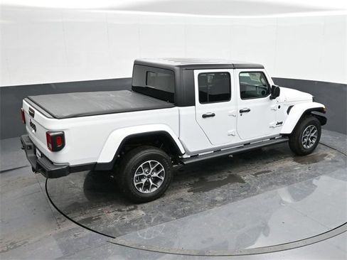 Used 2024 Jeep Gladiator Sport image 28