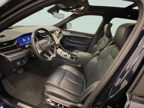 Used 2023 Jeep Grand Cherokee Overland w/ Advanced Protech Group III AWD/4WD image 16