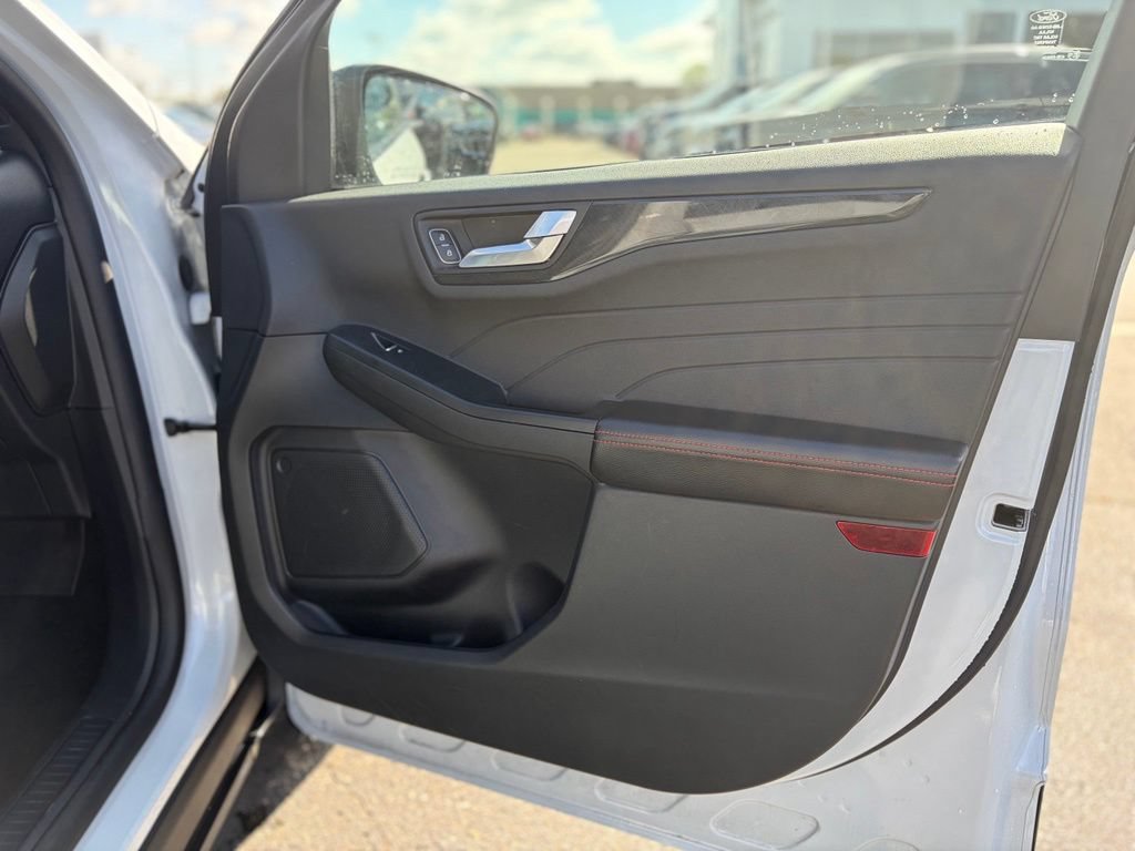 Used 2025 Ford Escape ST-Line AWD/4WD image 15