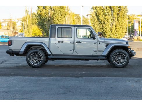 Used 2020 Jeep Gladiator Overland w/ Trailer Tow Package image 2