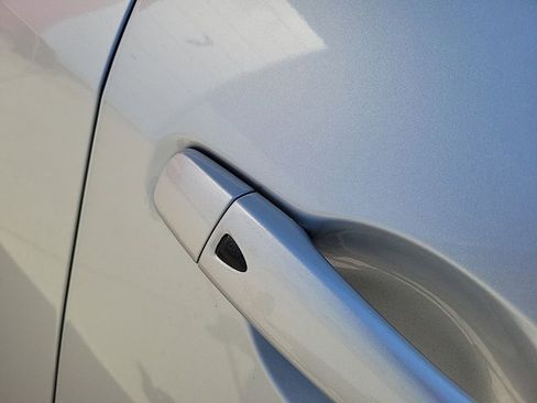 New 2025 Nissan Versa SR w/ Trunk Package image 10