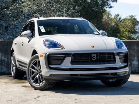 New 2026 Porsche Macan AWD/4WD image 6