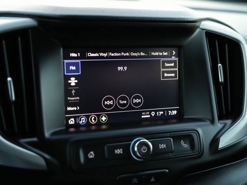 Used 2024 GMC Terrain SLE w/ Driver Convenience Package image 11