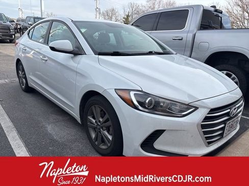 Used 2017 Hyundai Elantra SE image 2