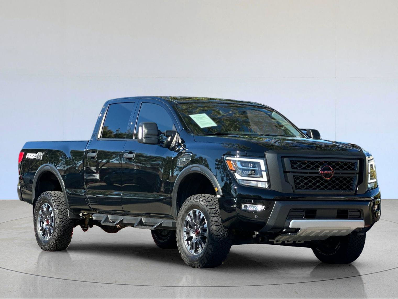 Used 2023 Nissan Titan PRO-4X w/ Pro-4x Convenience Package AWD/4WD image 8