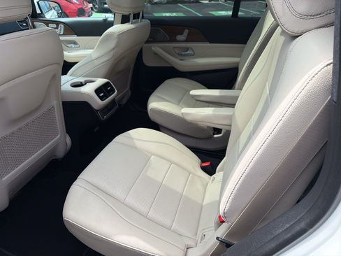 Used 2025 Mercedes-Benz GLS 450 4MATIC image 28