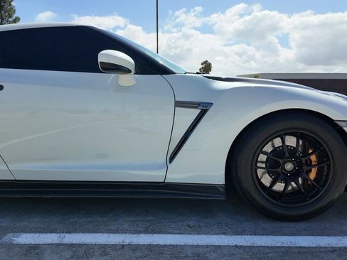 Used 2013 Nissan GT-R Black Edition AWD/4WD image 3