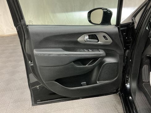 Used 2024 Chrysler Pacifica Limited w/ S Appearance Package AWD/4WD image 21