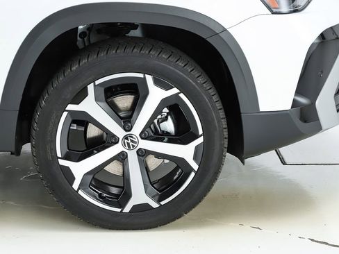 New 2025 Volkswagen Taos SEL image 14
