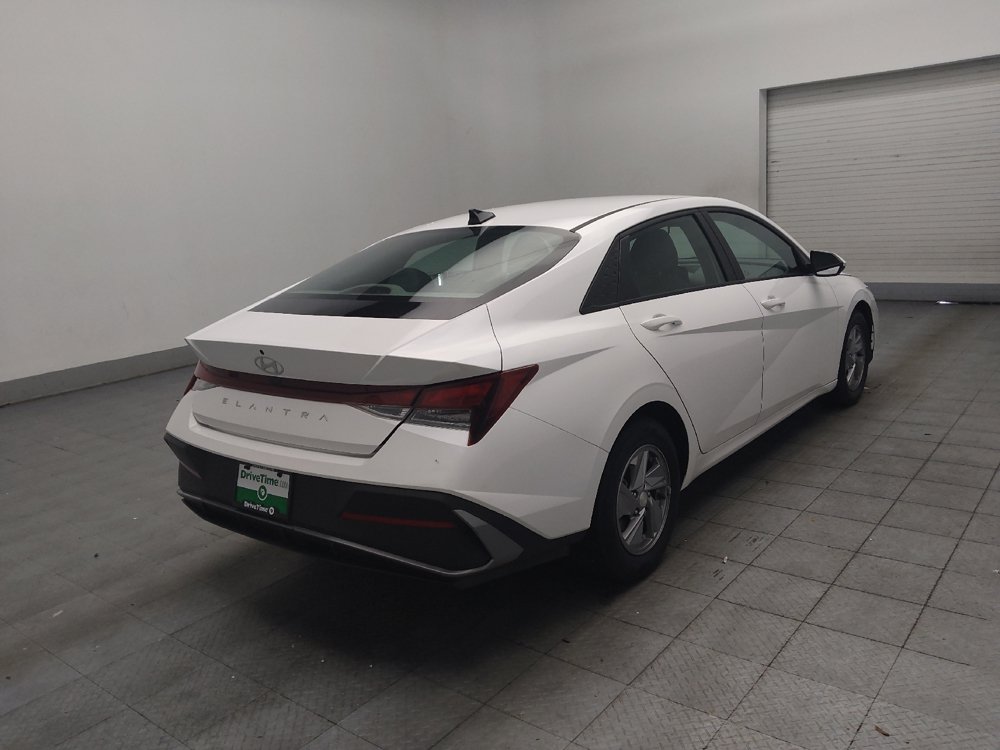 Used 2024 Hyundai Elantra SE FWD image 9