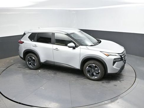 Used 2025 Nissan Rogue SV AWD/4WD image 39
