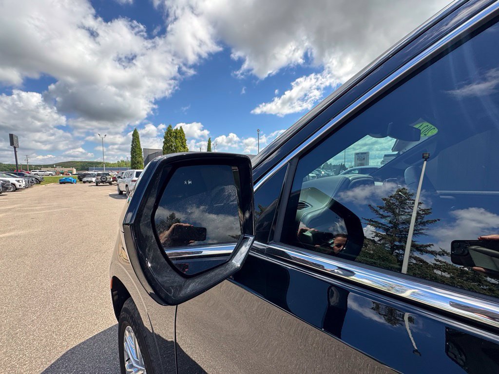 Used 2024 GMC Yukon XL SLT AWD/4WD image 15