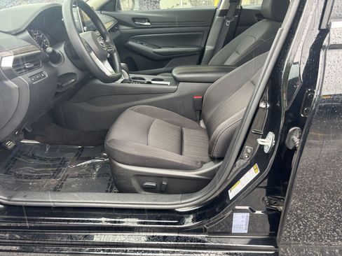 Used 2025 Nissan Altima 2.5 SV FWD image 25