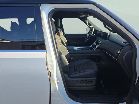 Used 2025 Nissan Armada Platinum Reserve AWD/4WD image 6