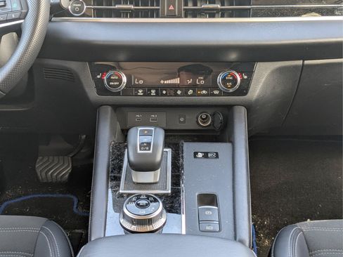 Used 2025 Mitsubishi Outlander SE AWD/4WD image 18