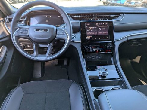 New 2025 Jeep Grand Cherokee Altitude image 30