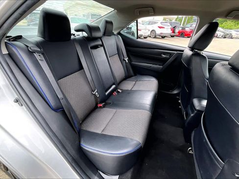 Used 2019 Toyota Corolla SE FWD image 18