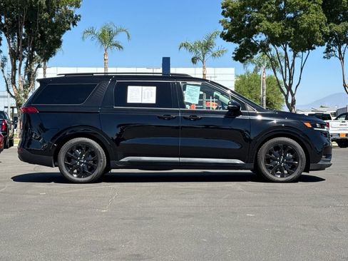 Used 2024 Kia Carnival SX Prestige FWD image 2