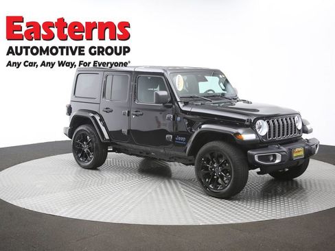 Used 2025 Jeep Wrangler Unlimited Sahara w/ Safety Group AWD/4WD image 48