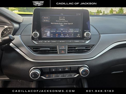 Used 2025 Nissan Altima 2.5 SR FWD image 3