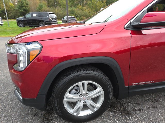 Used 2024 GMC Terrain SLE w/ Driver Convenience Package AWD/4WD image 33