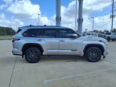 Certified 2025 Toyota Sequoia Platinum AWD/4WD image 5