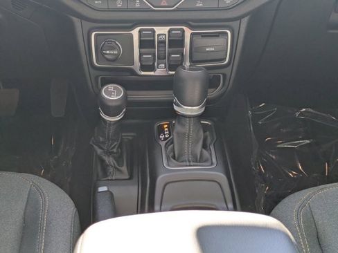 New 2025 Jeep Gladiator Sport image 17