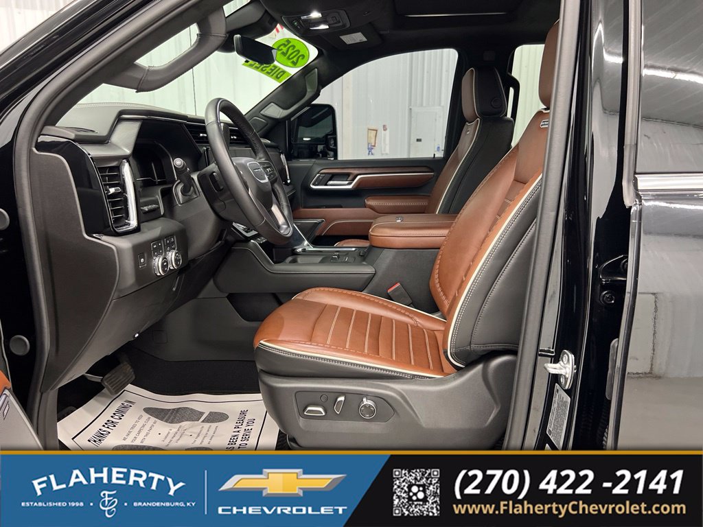 Used 2025 GMC Sierra 2500 Denali Ultimate w/ Max Trailering Package AWD/4WD image 9