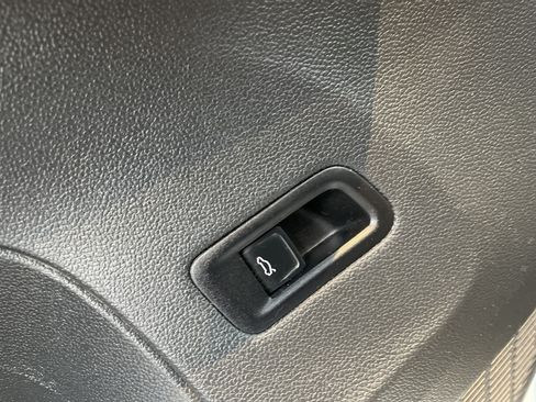 Used 2024 Volkswagen Atlas SE FWD image 17