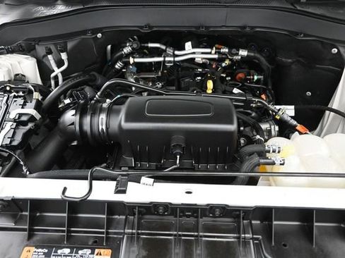 Certified 2022 Ford Explorer XLT w/ Equipment Group 202A AWD/4WD image 34