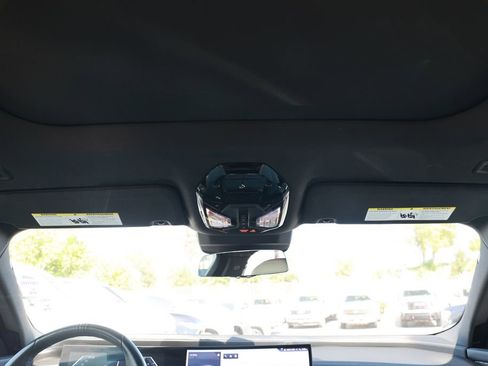 Used 2023 BMW 740i w/ Luxury Rear Seating Package RWD image 32