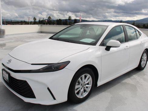 Certified 2025 Toyota Camry LE image 6