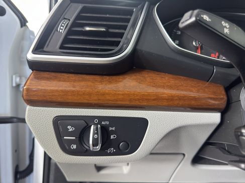 Used 2023 Audi Q5 2.0T Premium image 17