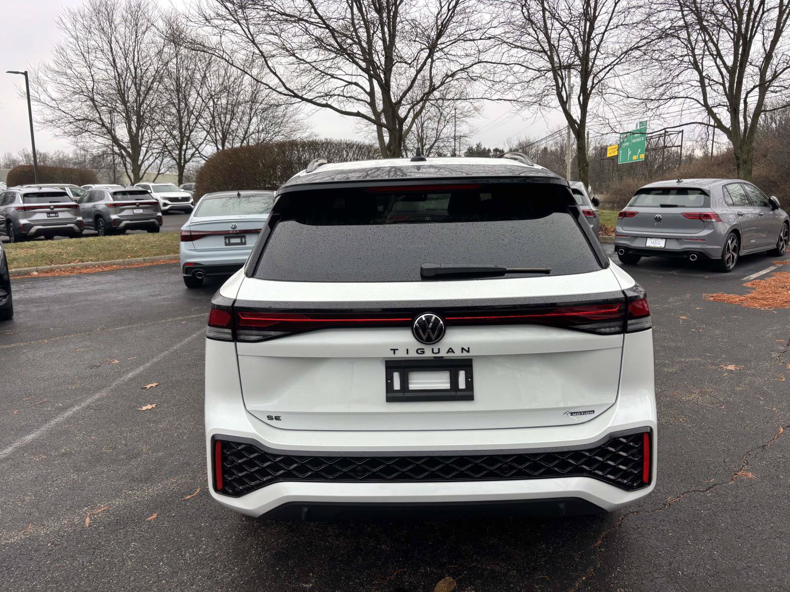 New 2026 Volkswagen Tiguan SE R-Line AWD/4WD image 6
