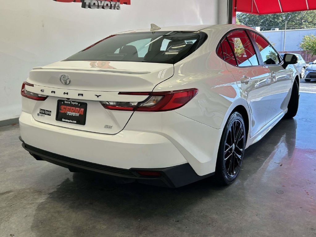 Used 2026 Toyota Camry SE FWD image 3
