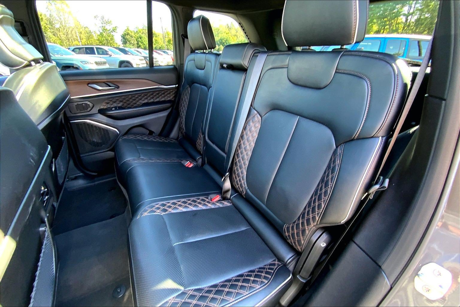 Certified 2025 Jeep Grand Cherokee Summit w/ Obsidian Package AWD/4WD image 19