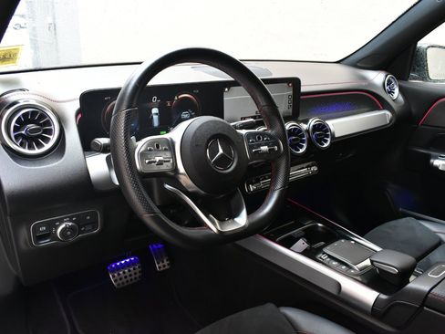 Used 2022 Mercedes-Benz EQB 300 4MATIC image 12
