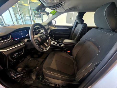 Used 2024 Jeep Grand Cherokee L Laredo AWD/4WD image 18