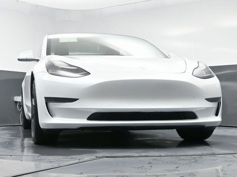 Used 2019 Tesla Model 3 Standard Range Plus image 51