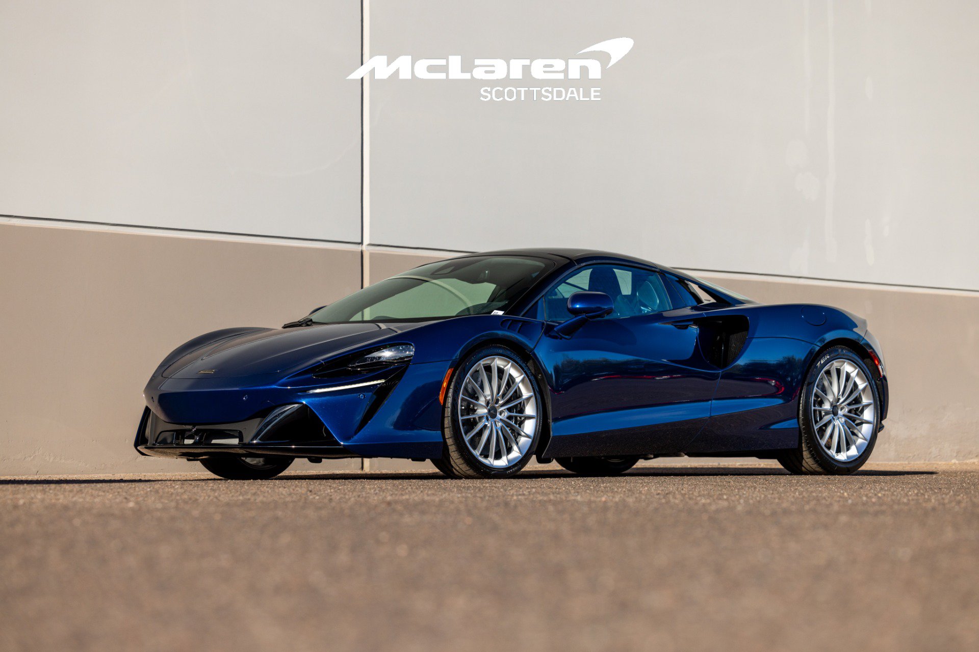 Used 2025 McLaren Artura Spider RWD image 5
