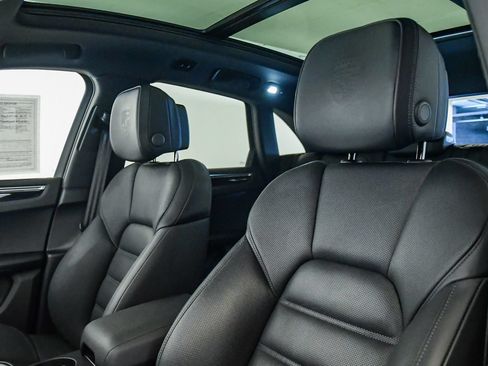 Used 2024 Porsche Macan AWD/4WD image 20