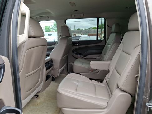 Used 2016 Chevrolet Suburban LT w/ Luxury Package AWD/4WD image 10