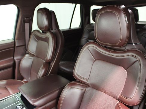 Used 2021 Lincoln Aviator Black Label w/ Class IV Trailer Tow Package image 4