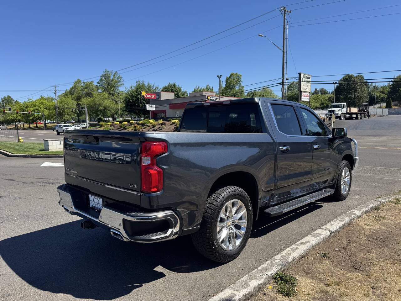 Used 2022 Chevrolet Silverado 1500 LTZ AWD/4WD image 4