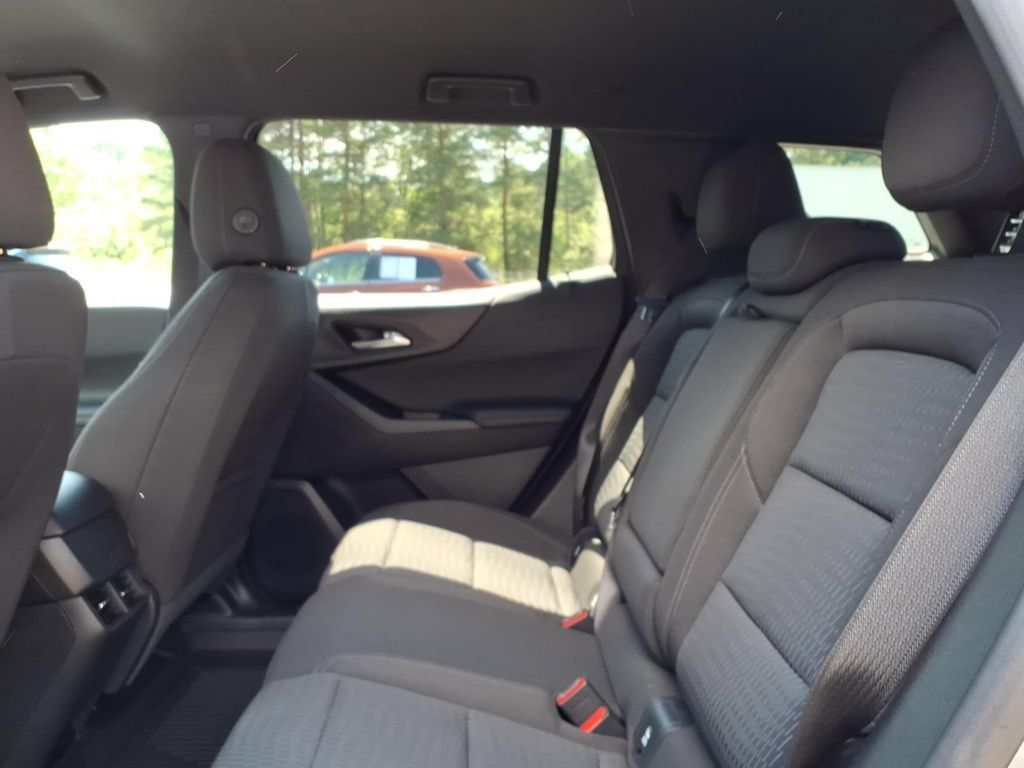 Used 2026 Chevrolet Equinox LT w/ Safety and Technology Package AWD/4WD image 10